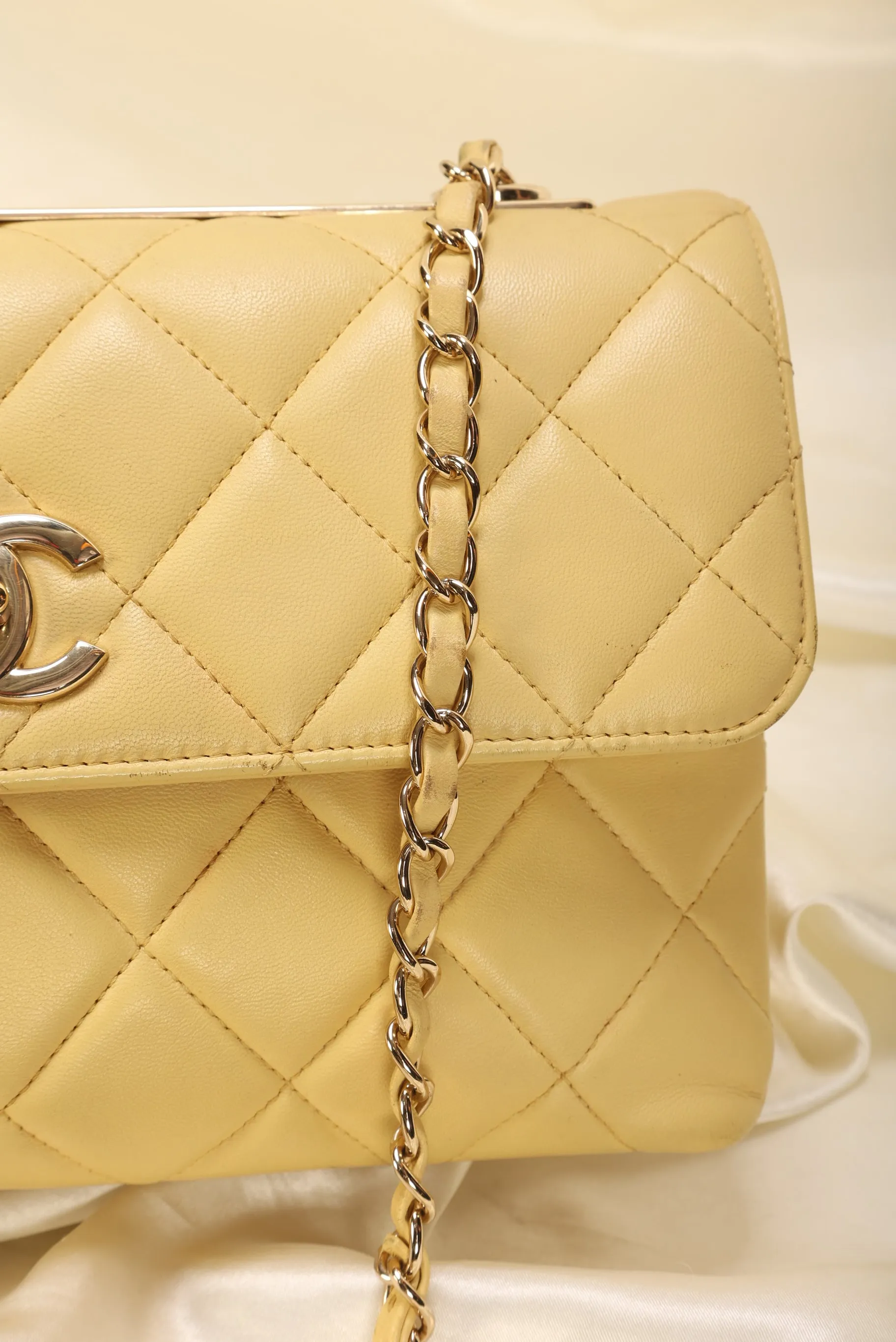 Chanel 2019 Lambskin Trendy Pochette