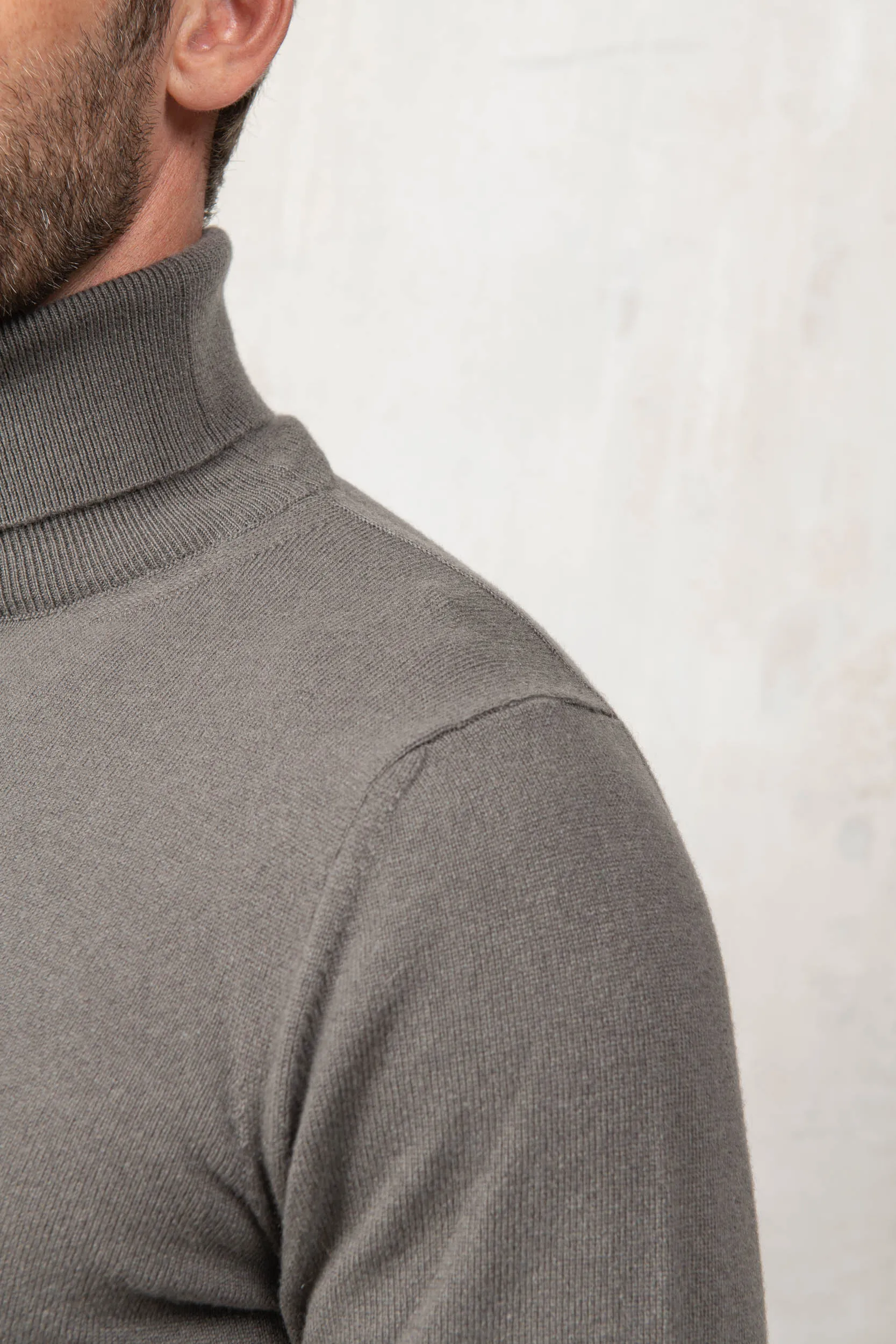 Dark taupe cashmere turtleneck – Made in italy