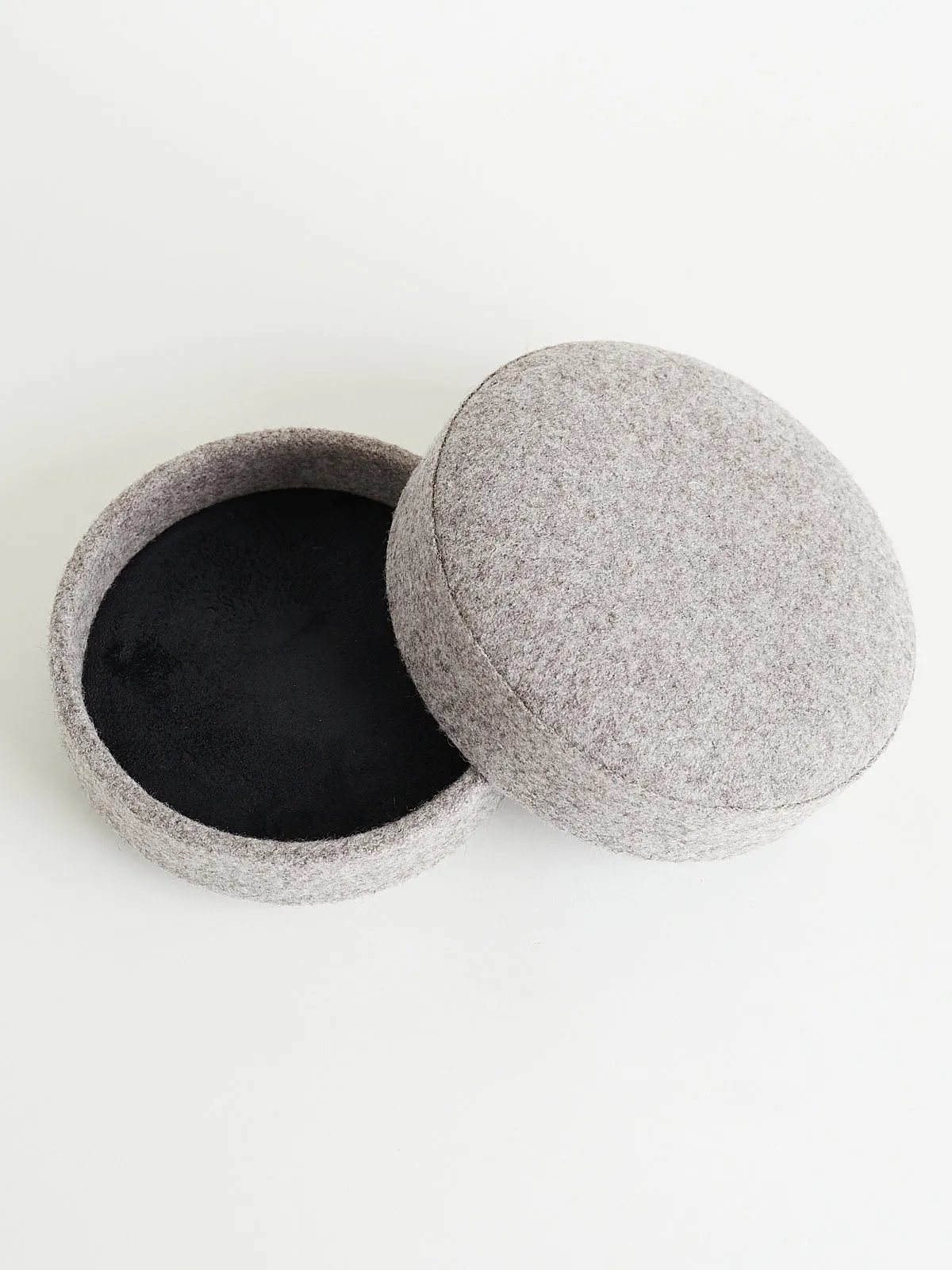 Pastille Flat Box in Taupe Felt