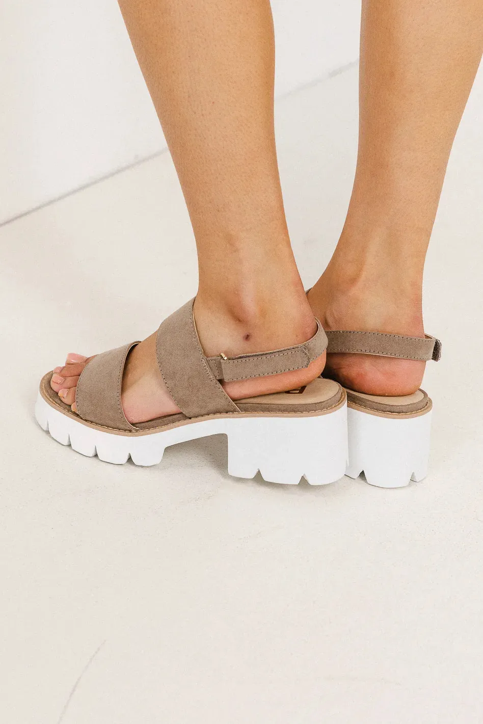 Seychelles Armitage Sandal in Taupe