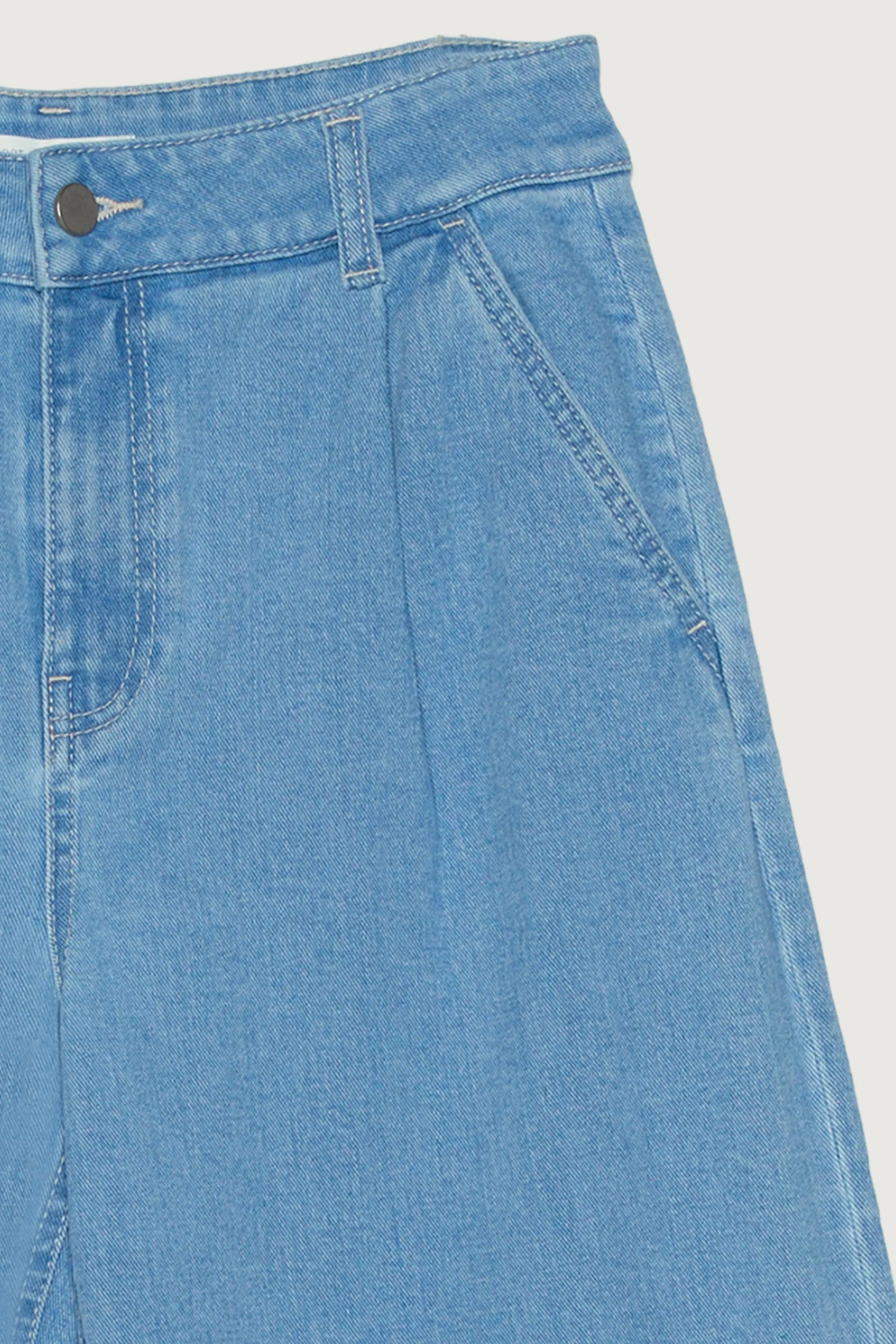 STRAIGHT LEG JEAN WITH PLEATS