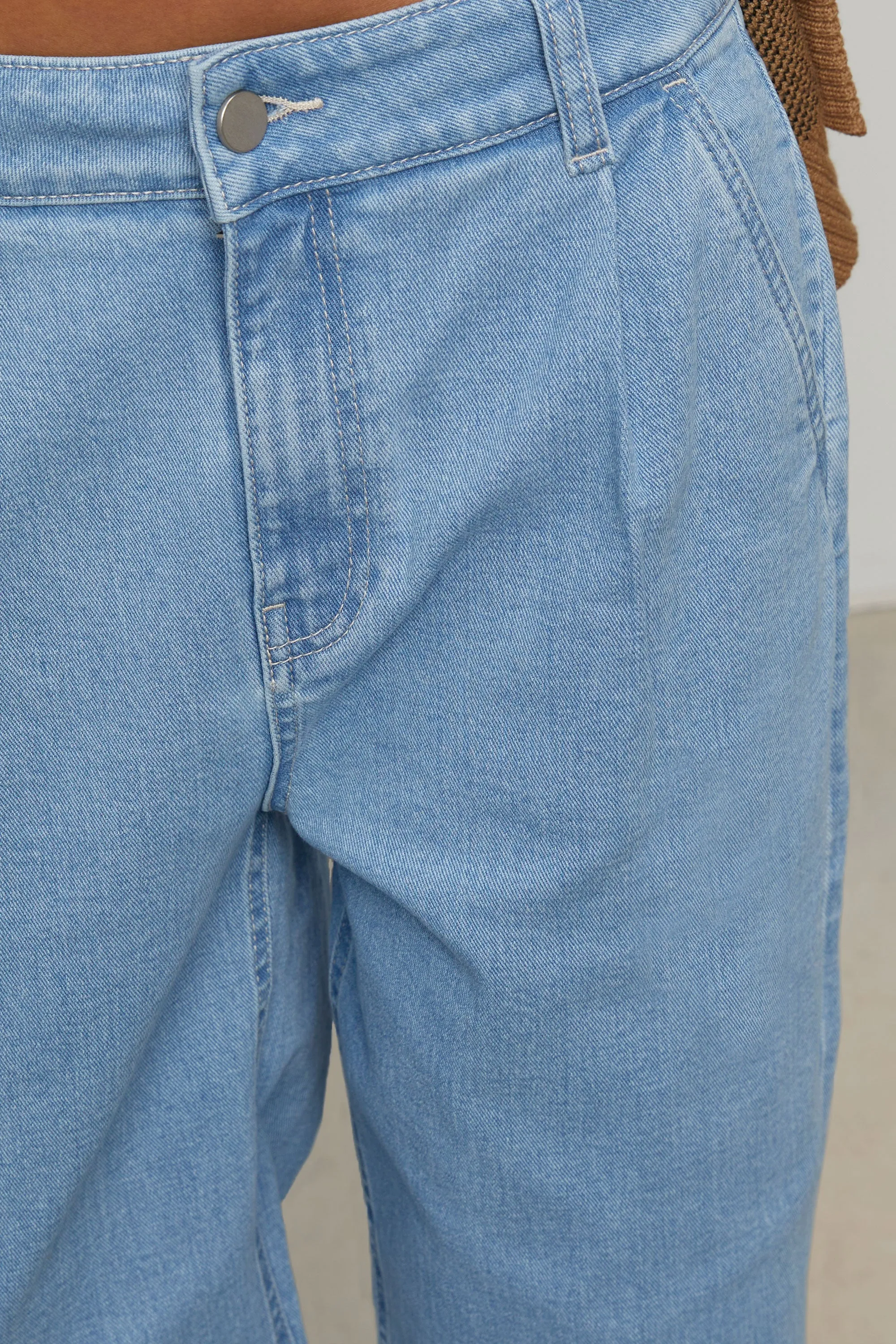 STRAIGHT LEG JEAN WITH PLEATS